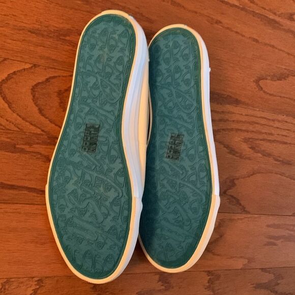 Blowfish Malibu Canvas Size 11 White Slip-on Sneakers. NWOT - Picture 3 of 10